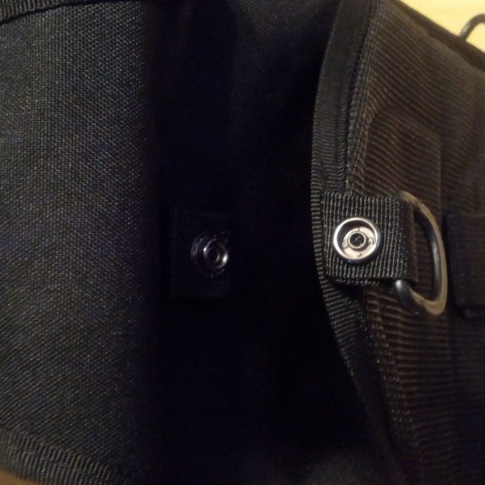 Go Wild mini bag Black- Many Pockets For A Small Bag - Picture 3 of 3
